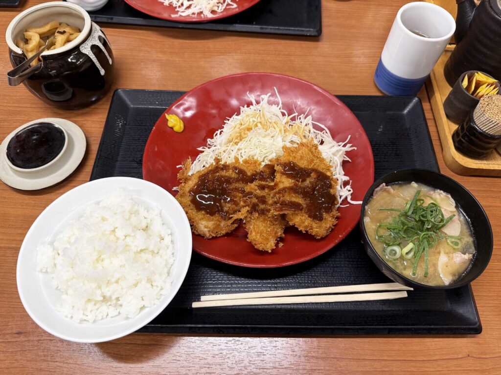 相模大野「とんかつ かつや 相模大野店」の「とん汁定食(ヒレカツ)」