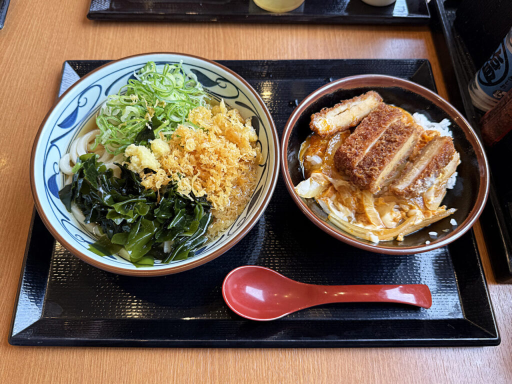 鵜の森「丸亀製麺 相模原鵜野森店」の「カツ丼セット:かけうどん(並)」