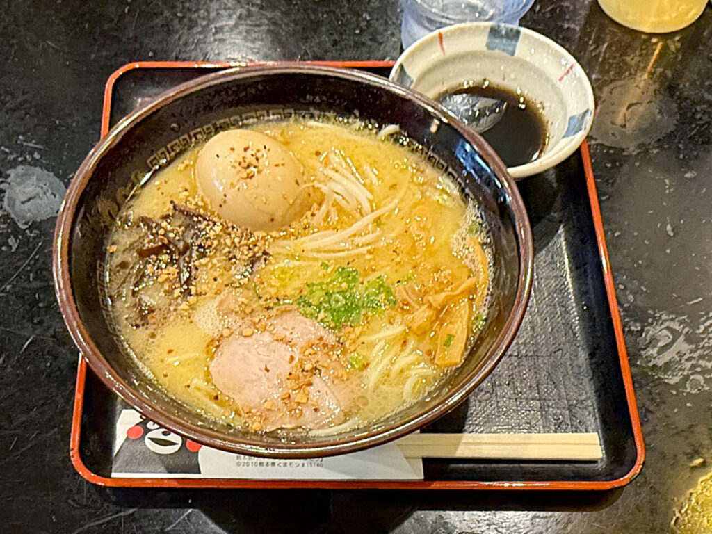 新横浜ラーメン博物館：「こむらさき 新横浜店」の「ミニ王様玉子ラーメン」