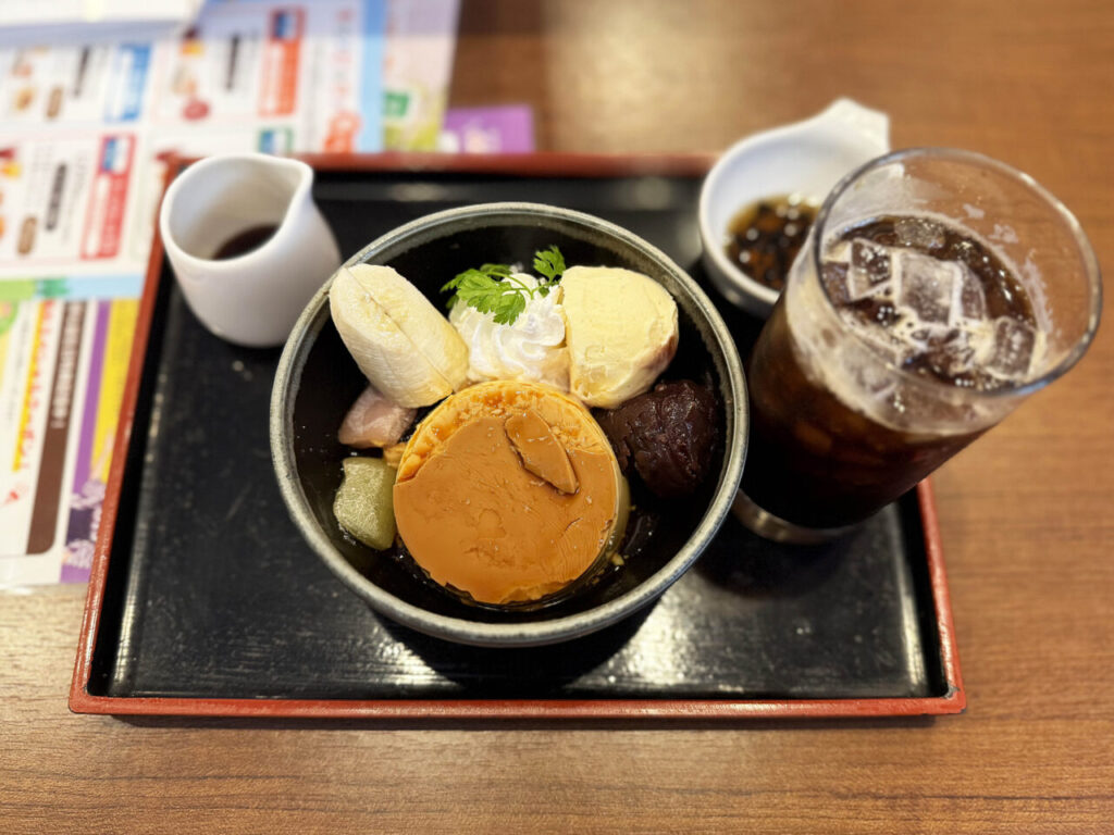 麻溝台:「ピッツェリア馬車道 相模原北里大前店」の「プリンと珈琲ゼリーのあんみつ」