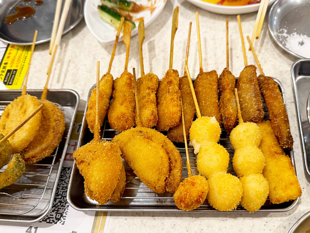 「串カツ田中」で「チンチロリンハイボール」と「馬刺し」・「串カツ盛り合わせ」・「冷やしトマト」・「梅きゅうり」・「牛生ハムのユッケ」