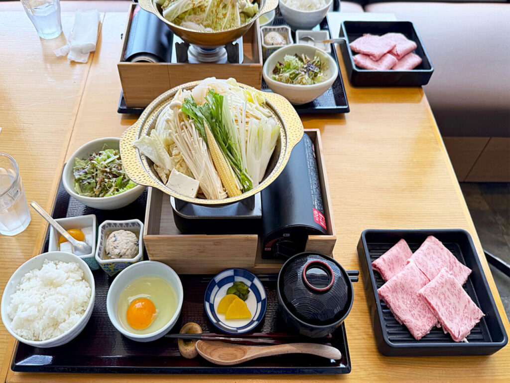 銀座：「江戸前肉割烹宮下 マロニエゲート銀座1店」の「A5黒毛和牛リブロースすき焼き御膳」