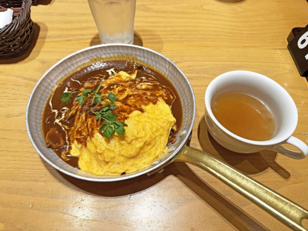 足柄SA:「足柄の森レストラン エクスパーサ足柄SA」の「オムライス(デミグラス)」